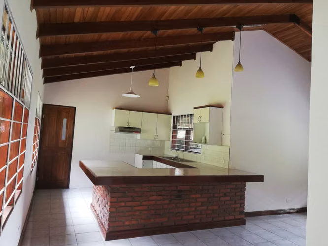 Se vende propiedad de 2600 metros cuadrados Piedades Santa Ana - Imagen 16