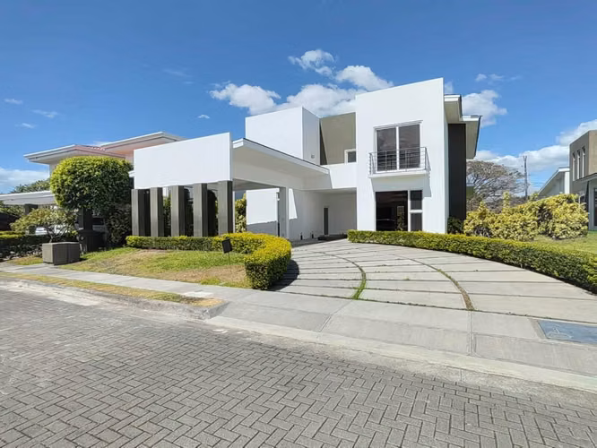 CASA EN VENTA EN EXCLUSIVO CONDOMINIO LINDORA SANTA ANA - Imagen 9