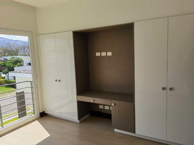 CASA EN VENTA EN EXCLUSIVO CONDOMINIO LINDORA SANTA ANA - Imagen 3