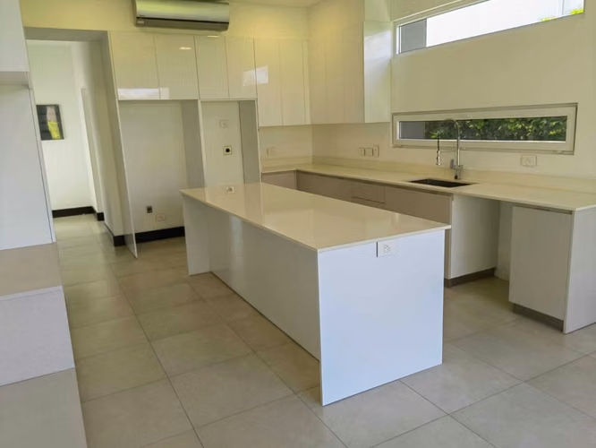 CASA EN VENTA EN EXCLUSIVO CONDOMINIO LINDORA SANTA ANA - Imagen 15