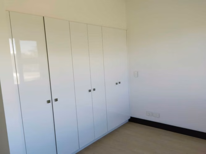 CASA EN VENTA EN EXCLUSIVO CONDOMINIO LINDORA SANTA ANA - Imagen 2