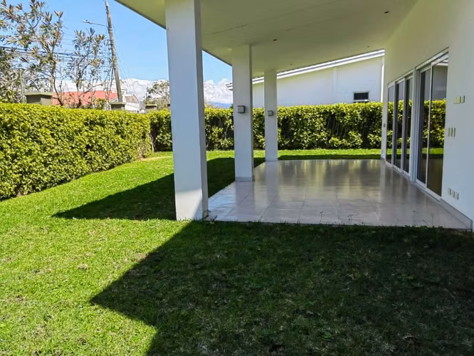 CASA EN VENTA EN EXCLUSIVO CONDOMINIO LINDORA SANTA ANA - Imagen 14