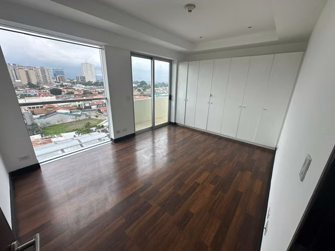 Se vende Amplio apartamento en Condominio Sabana Real