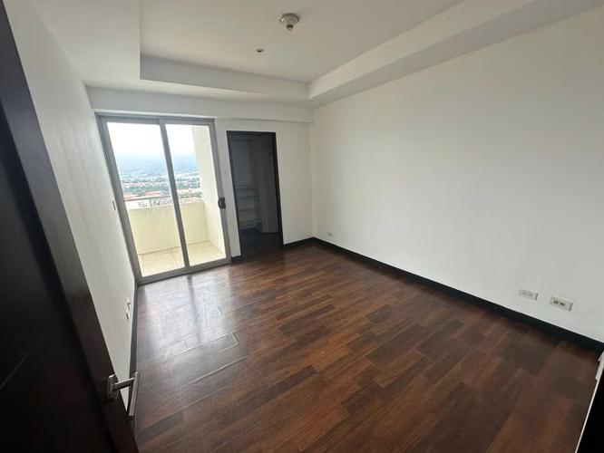 Se vende Amplio apartamento en Condominio Sabana Real