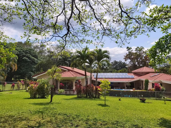VENTA DE CASA EN SAN MATEO ALAJUELA CON PISCINA