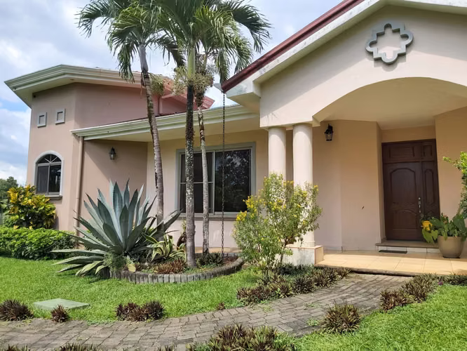 VENTA DE CASA EN SAN MATEO ALAJUELA CON PISCINA
