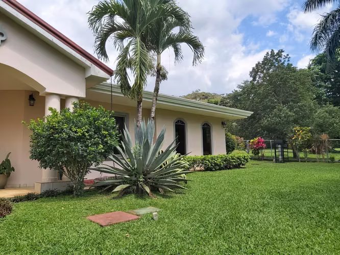 VENTA DE CASA EN SAN MATEO ALAJUELA CON PISCINA