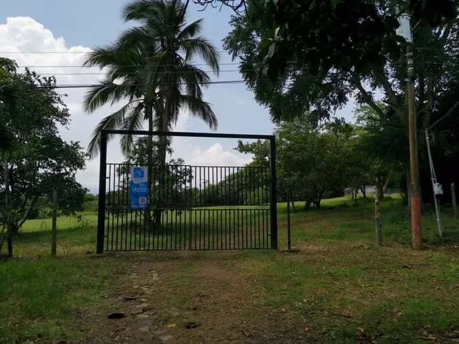 Finca en Garita de Alajuela con río y frente amplio | F141