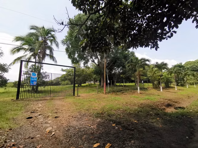 Finca en Garita de Alajuela con río y frente amplio | F141