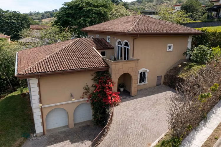Cerro Colón – Casa de Lujo en Alquiler | Vista Panorámica 180° · Condominio Exclusivo - Imagen 5