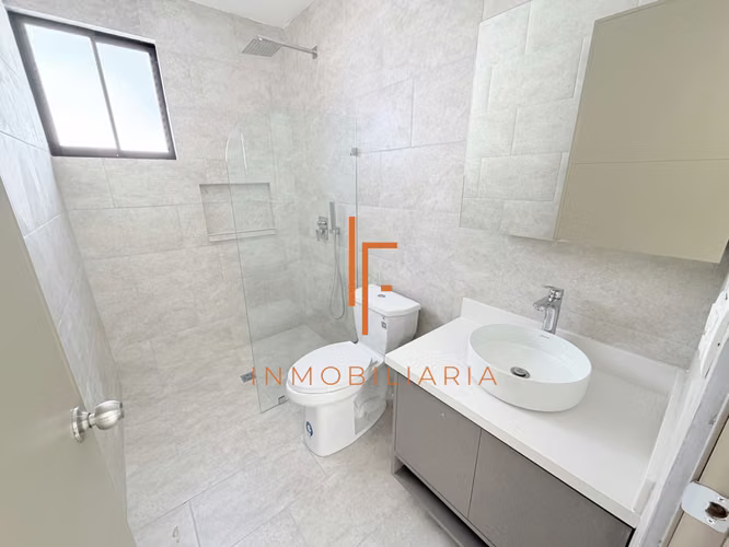 Casa de 3 Niveles con Vistas y 4 Habitaciones en Condominio,  Curridabat - Imagen 15