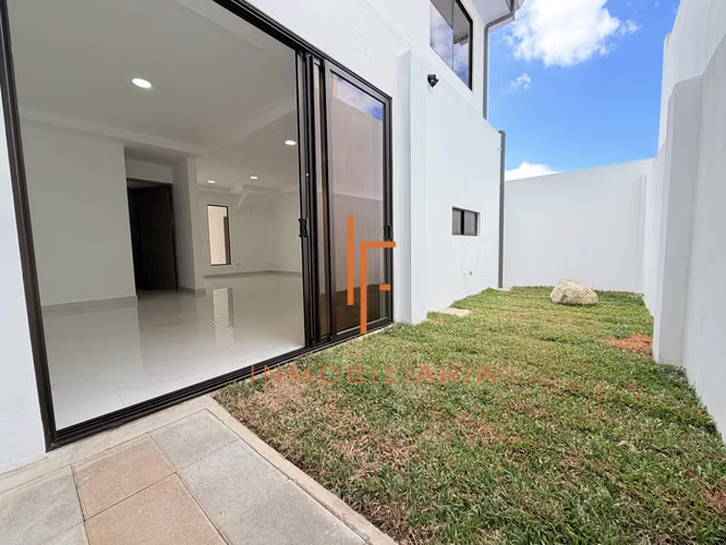 Casa de 3 Niveles con Vistas y 4 Habitaciones en Condominio,  Curridabat - Imagen 5