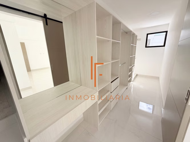 Casa de 3 Niveles con Vistas y 4 Habitaciones en Condominio,  Curridabat - Imagen 12