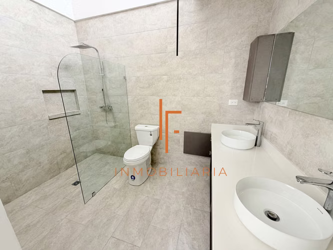 Casa de 3 Niveles con Vistas y 4 Habitaciones en Condominio,  Curridabat - Imagen 13