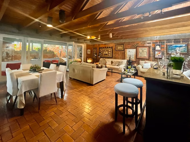 Se vende Casa independiente en Montelimar, Goicoechea (AD).