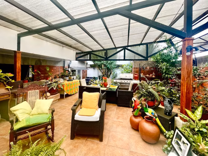 Se vende Casa independiente en Montelimar, Goicoechea (AD).