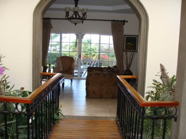Casa en residencial a la venta en Santa Ana - Imagen 3