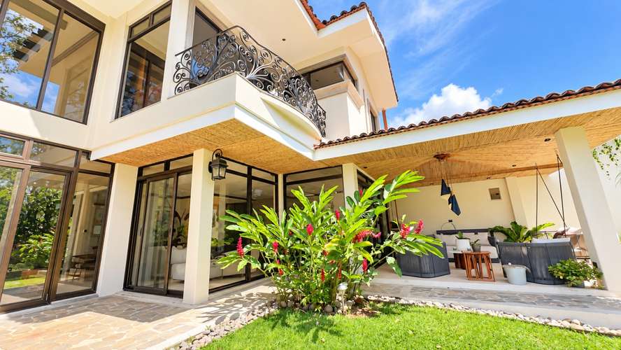 Vendo casa Los Arcos   $525,000