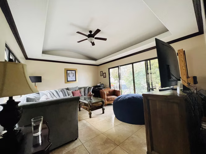 Vendo casa Los Arcos estilo moderno contemporáneo $475,000