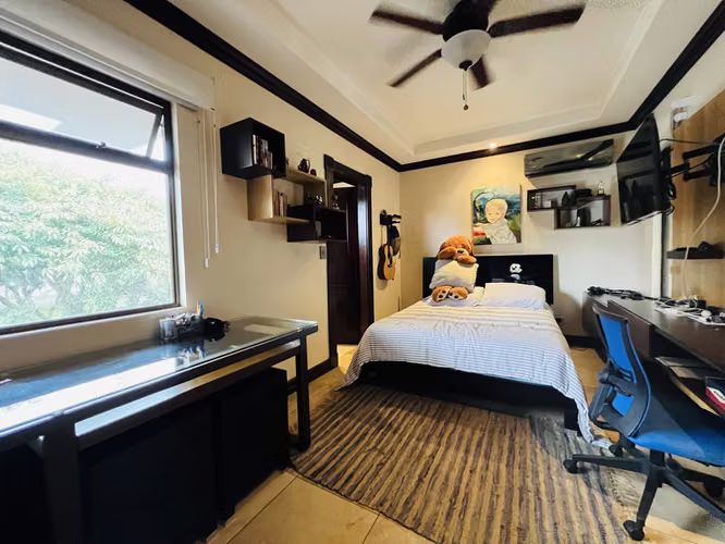 Vendo casa Los Arcos estilo moderno contemporáneo $475,000