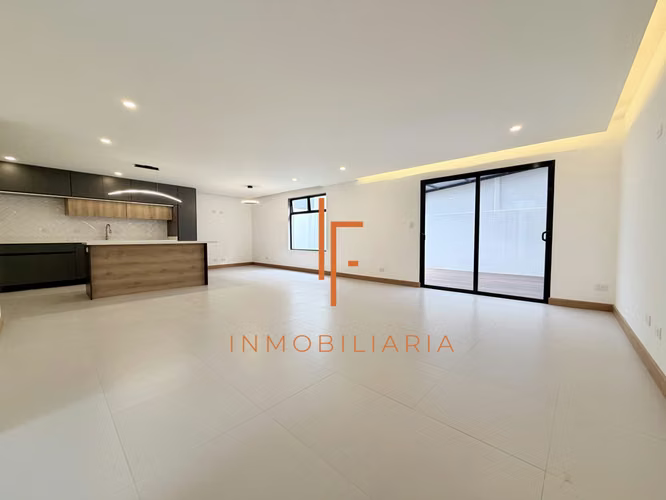 Moderna Casa 4 Habitaciones en Condominio cerca de Curridabat
