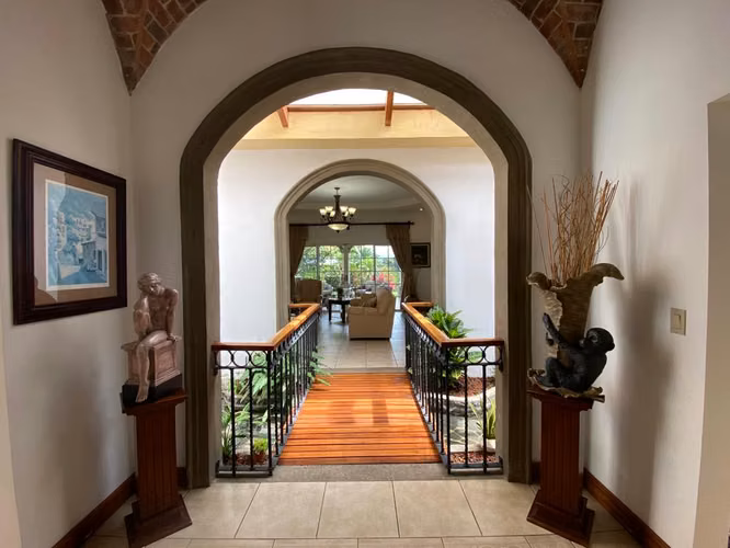 VENTA CASA LA CARAÑA SANTA ANA - 4 Dormitorios, 3 baños, 10 parqueos. - Imagen 17
