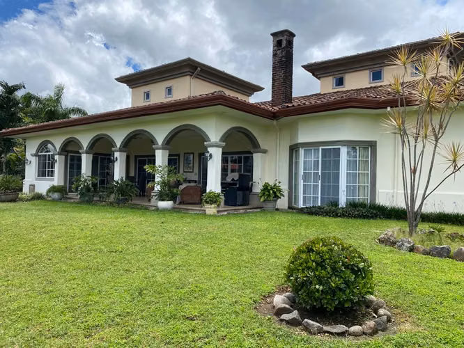 VENTA CASA LA CARAÑA SANTA ANA - 4 Dormitorios, 3 baños, 10 parqueos. - Imagen 3