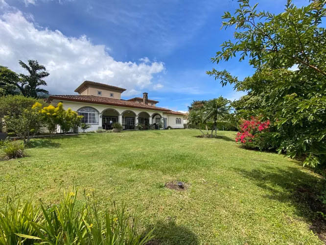 VENTA CASA LA CARAÑA SANTA ANA - 4 Dormitorios, 3 baños, 10 parqueos. - Imagen 10