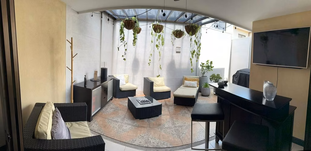 Mudanza inmediata ,Santa Ana Hills – Santa Ana · Casa Moderna con Patio