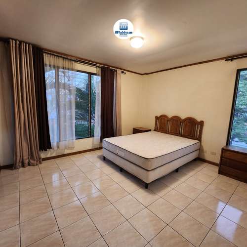 Alquiler de Apartamento Amueblado  en Escazu