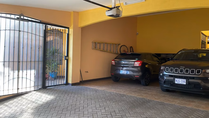 Heredia,S.Pablo, casa con terraza y jardin.
