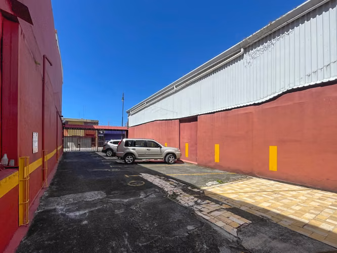 Se vende o alquila edificio con parqueo en el centro de San José (AD). - Imagen 2