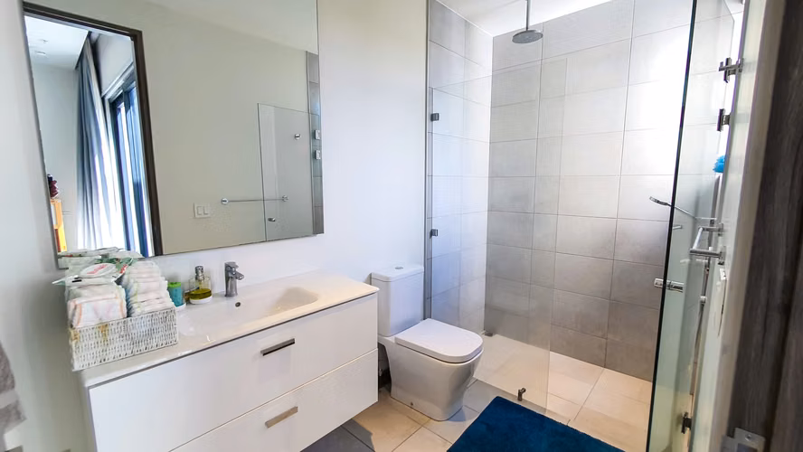 Venta de Amplio Apartamento en Condominio en San Rafael de Escazú - Imagen 18
