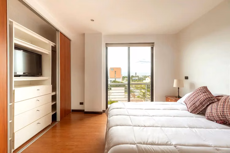 Apartamento en Trejos Montealegre a solo 3 minutos de Avenida Escazú - Imagen 8