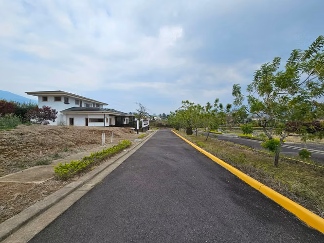 LOTES en San Isidro de Heredia con bellas vistas a las montañas y a San José - Imagen 9