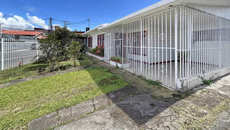Se vende amplia propiedad en Moravia (FE). - Imagen 3