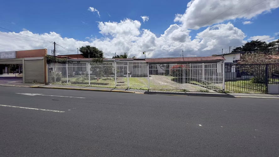 Se vende amplia propiedad en Moravia (FE). - Imagen 2