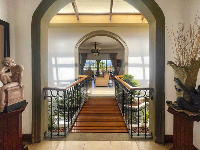 Se vende casa de lujo de una planta, Urb. La Caraña, Santa Ana (AD). - Imagen 10