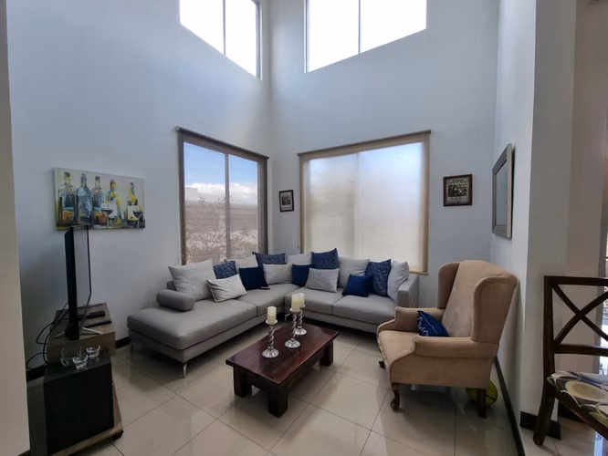 CASA CON VISTAS PANORAMICAS -  EN VENTA - RIO ORO DE SANTA ANA - Imagen 3
