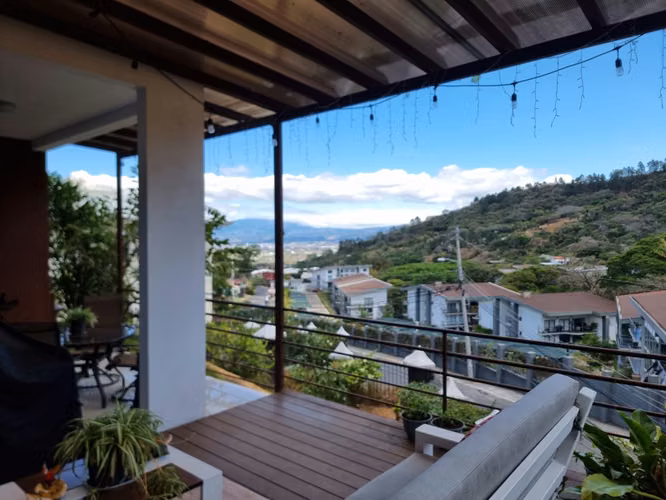CASA CON VISTAS PANORAMICAS -  EN VENTA - RIO ORO DE SANTA ANA - Imagen 8