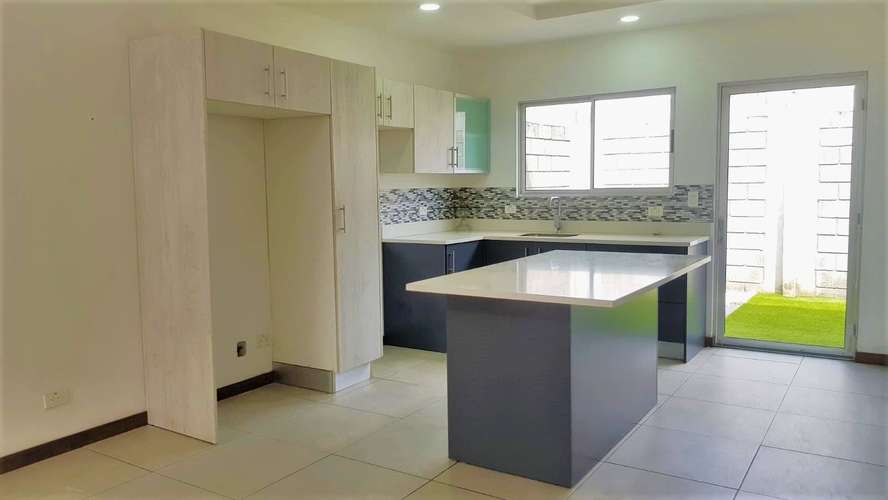 SE ALQUILA HERMOSA CASA EN EL COYOL DE ALAJUELA