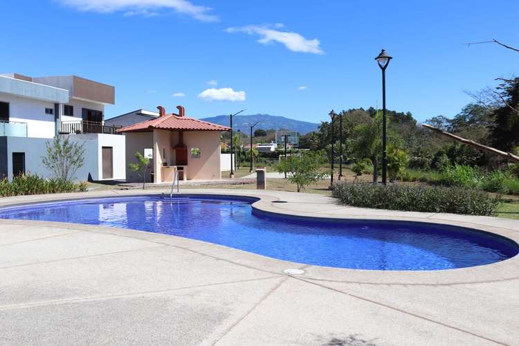 SE ALQUILA HERMOSA CASA EN EL COYOL DE ALAJUELA