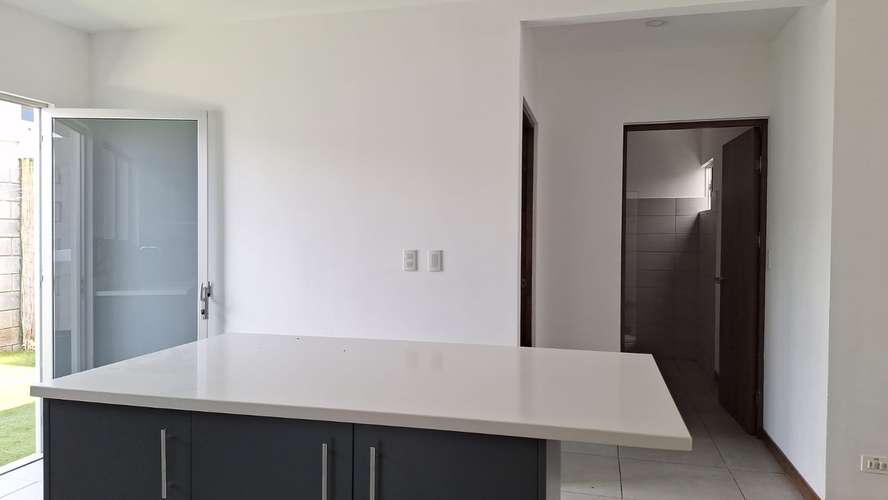 SE ALQUILA HERMOSA CASA EN EL COYOL DE ALAJUELA