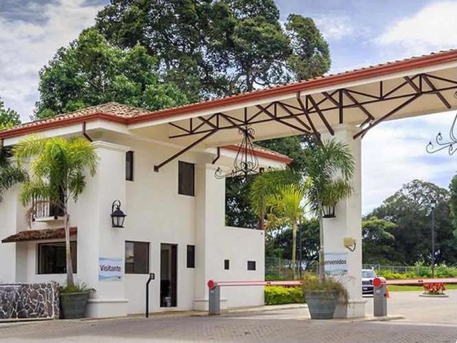 SE ALQUILA HERMOSA CASA EN EL COYOL DE ALAJUELA