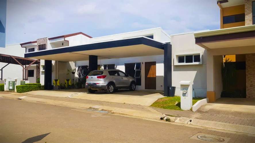 SE ALQUILA HERMOSA CASA EN EL COYOL DE ALAJUELA