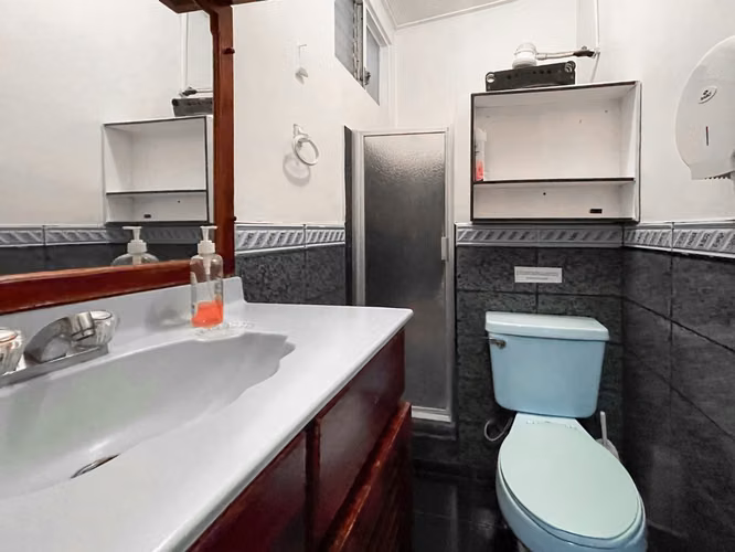 Se vende Casa con Uso de Suelo Mixto, Los Yoses (AD).