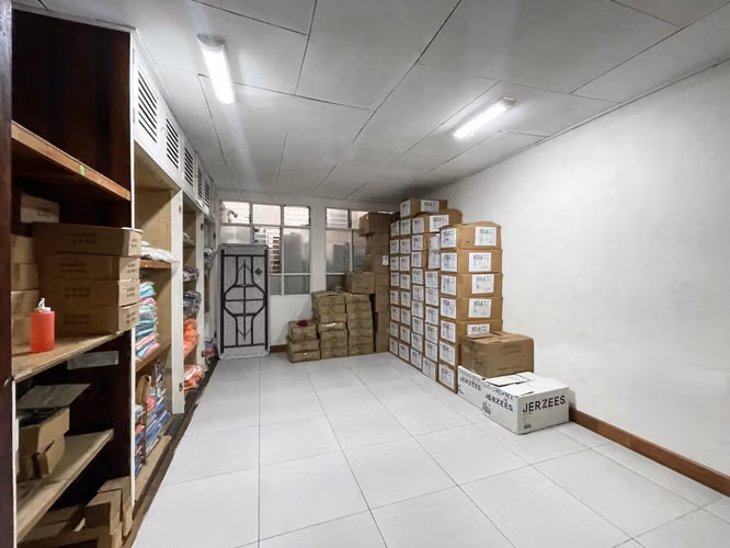 Se vende Casa con Uso de Suelo Mixto, Los Yoses (AD).