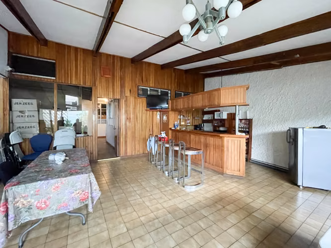 Se vende Casa con Uso de Suelo Mixto, Los Yoses (AD).