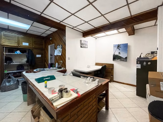 Se vende Casa con Uso de Suelo Mixto, Los Yoses (AD).