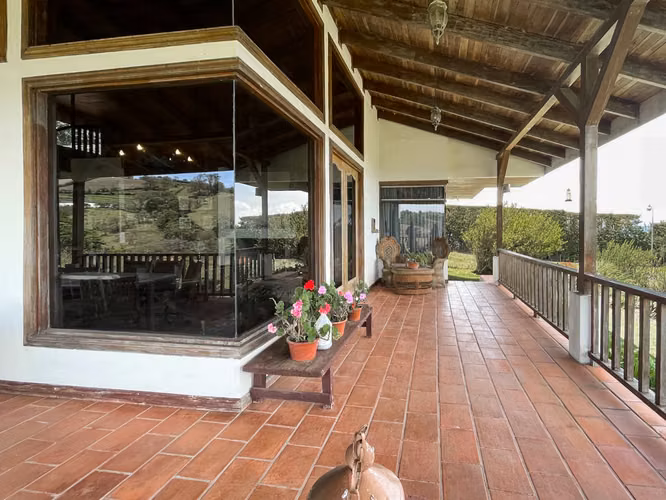 Se vende propiedad con vista en La Angelina, Cartago (AD). - Imagen 9